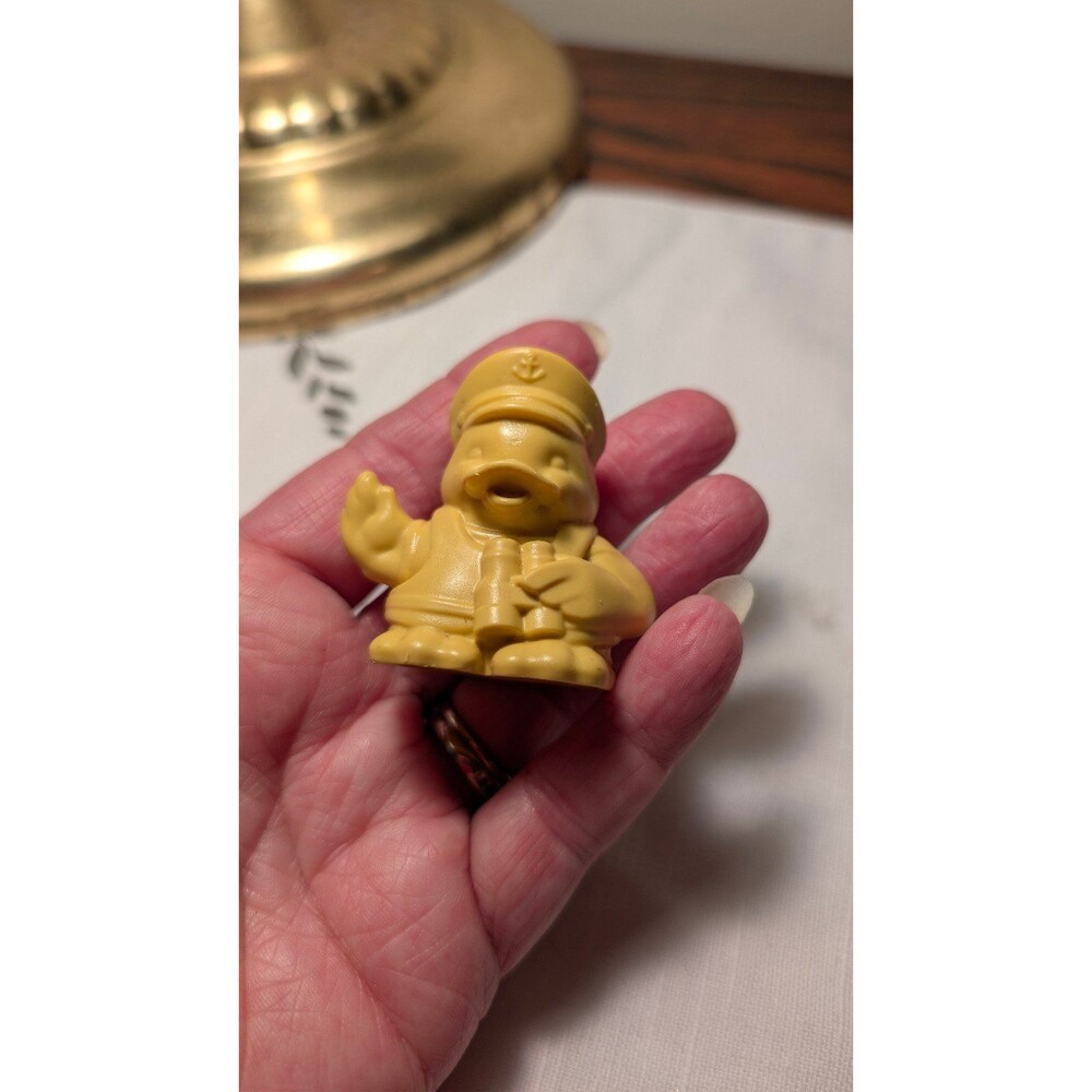 Vintage 80s Cap'n Crunch Sailor Duck Cereal Prize - Picture 7 of 10
